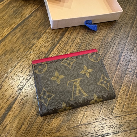 Louis Vuitton Zoe wallet (used once) - Picture 2 of 9